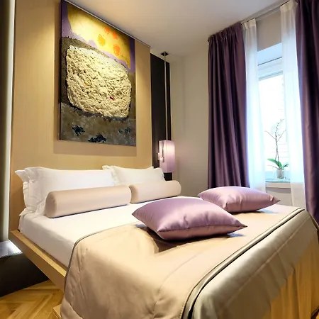 Navona Rooms